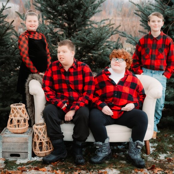 Meet your Posher, Tiffany - Picture 2 of 7